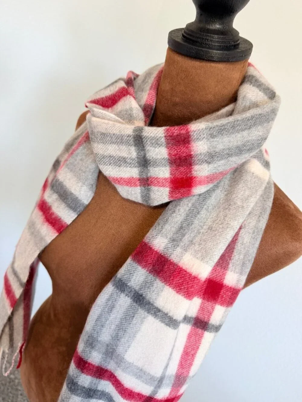 Peck & Peck Luxury 100% Cashmere Gray/Red Plaid Fringed Scart 68